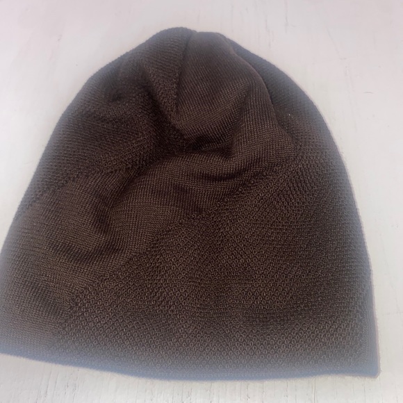 Layered New York Bennie - Picture 2 of 3